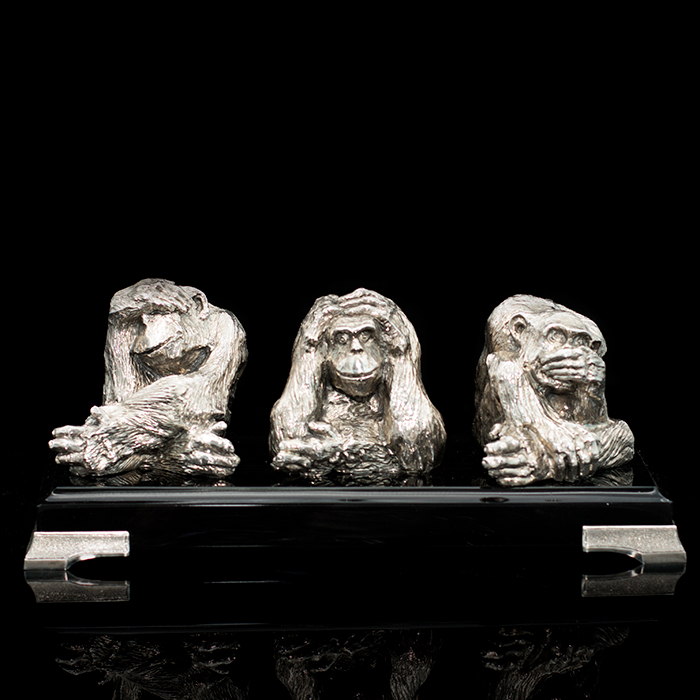 Посеребренная скульптура "Три обезьяны"